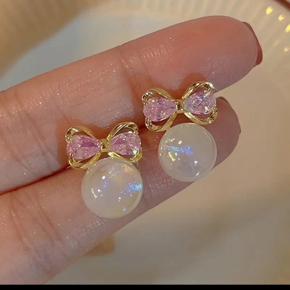 Pink Bow-Tie Pearl Earrings NEW - Picture 1 of 3